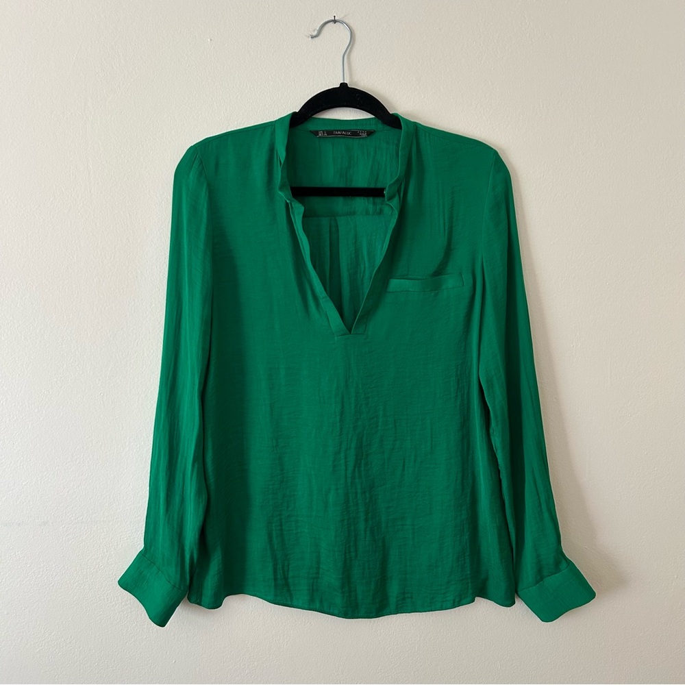ZARA Trauflic Kelly Green Long Sleeve Blouse.